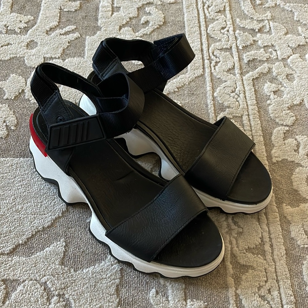 Sorel Women’s Black Sandals (7.5)